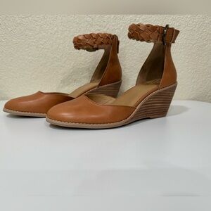 Brand New Crown Vintage heels
